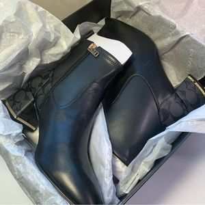 New Coach Nala signature bootie size 8 these run slightly narrow. Never worn